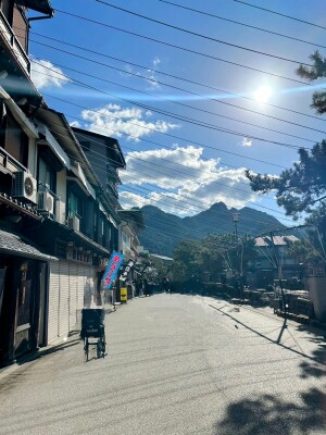 厳島神社の参道「海岸通り」