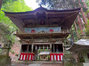 大嶽山那賀都神社の随神門