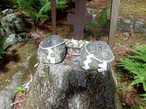 大嶽山那賀都神社の「御霊石」