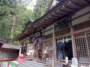 大嶽山那賀都神社の「拝殿」