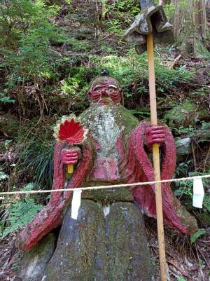 大嶽山那賀都神社、烏天狗の像
