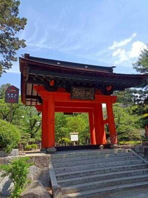 恵林寺の「四脚門（赤門）」