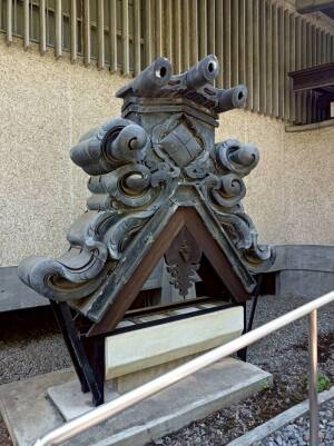恵林寺武田信玄公宝物館脇にある鬼瓦