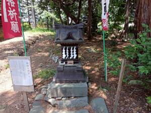 甲斐奈神社の境内