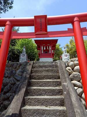 差出磯大嶽山神社の境内社・笛吹稲荷神社
