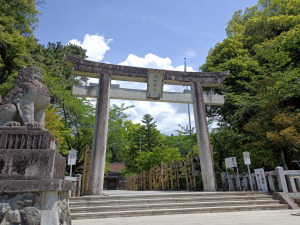 武田神社の大鳥居