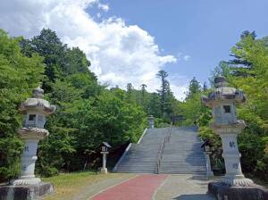 山梨縣護國神社の参道
