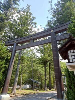 山梨縣護國神社の銅製の鳥居