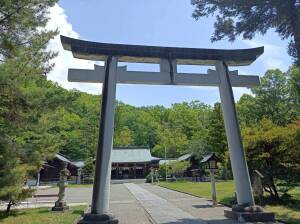 山梨縣護國神社、静寂に包まれた境内