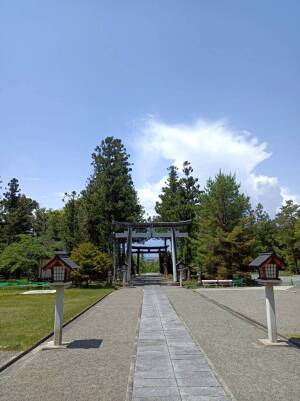 山梨縣護國神社の参道から望む雄大な景色