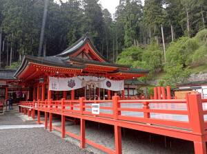 金櫻神社の境内と拝殿