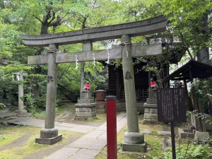 赤坂氷川神社の四合稲荷神社