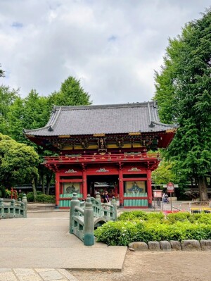 根津神社の神橋と楼門