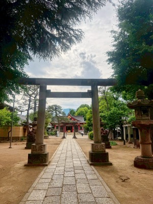 品川神社の境内