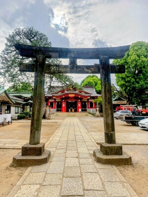 品川神社の堀田正盛公奉納石造烏居