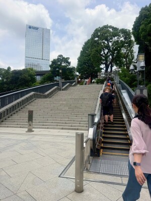 山王日枝神社のエスカレーター