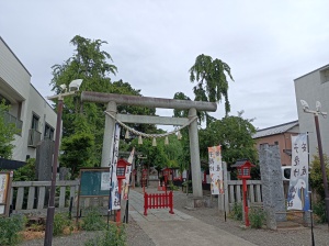 鴻神社の入り口の鳥居