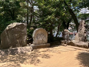 品川神社の石碑たち