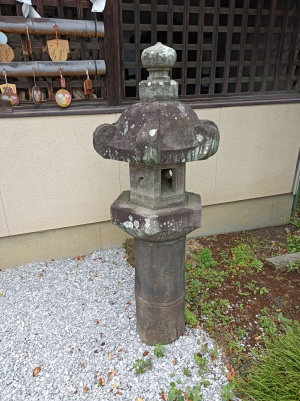 三ツ木神社の石灯篭