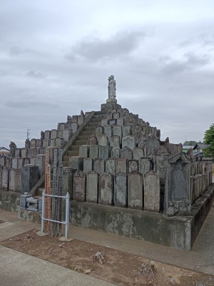 胎智山 満願寺の「無縁供養塔」
