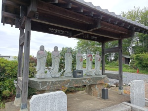 愛宕山 南蔵院の参道の六地蔵