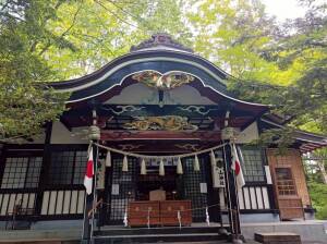 新屋山神社本宮の拝殿