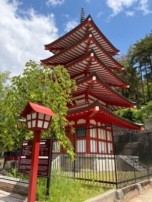 新倉富士浅間神社の五重塔