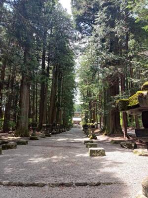 北口本宮冨士浅間神社の参道と仁王門礎石