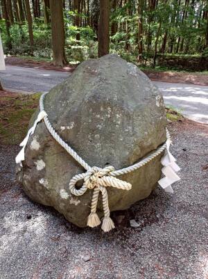 北口本宮冨士浅間神社の各行の立行石