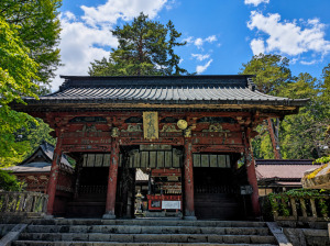 北口本宮冨士浅間神社の「随神門」