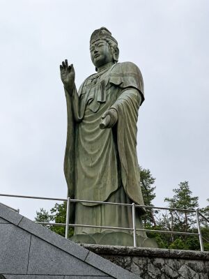塩船観音寺の塩船平和観音立像