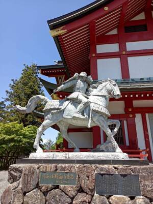 武蔵御嶽神社の畠山重忠の像