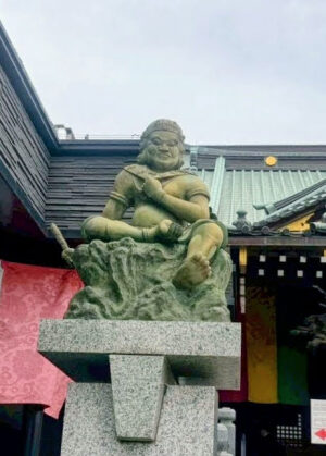 深川不動尊の制多迦童子像
