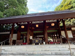 乃木坂メンバーもヒット祈願に訪れる乃木神社「拝殿」