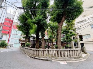 恵比寿神社の外観、区画整理の歴史を今に伝える、都会のエアポケットのような聖域