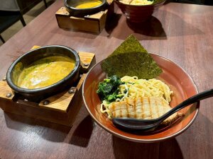 恵比寿神社すぐの超人気店「カレーつけ麺専門店 しゅういち」のつけ麺