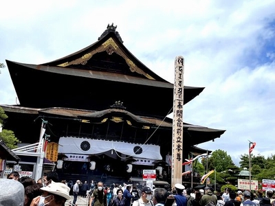 善光寺御開帳の混雑状況 本堂前の様子